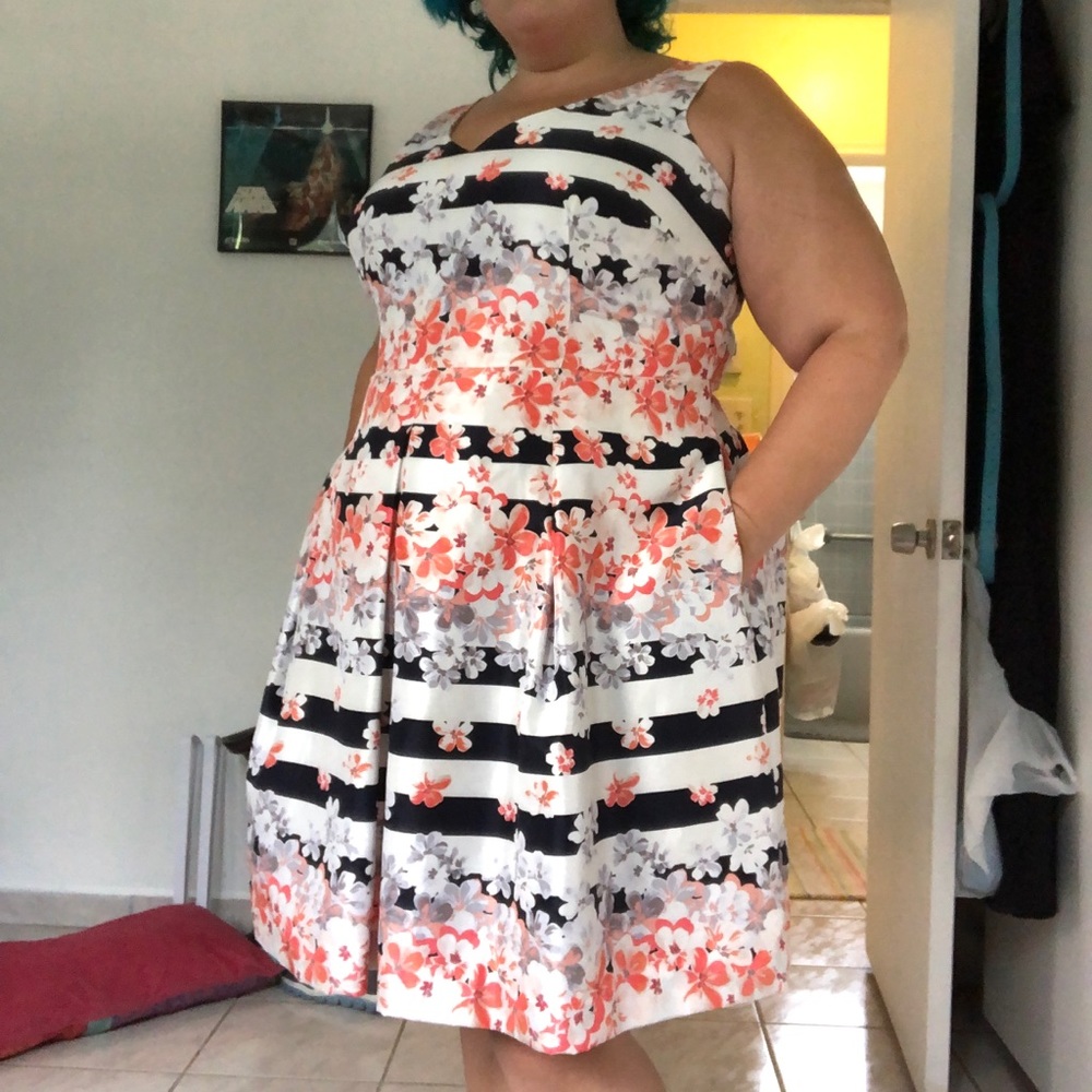 Dress barn floral dress with pockets